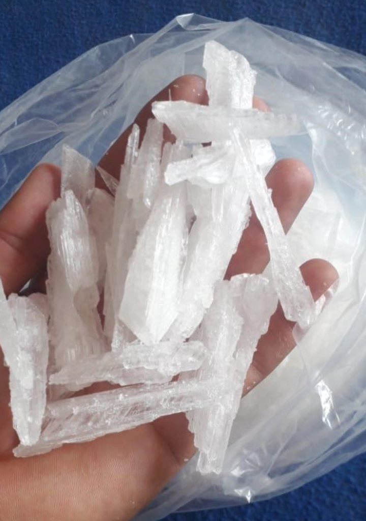 Krystaly metamfetaminu produkované v Afghánistánu, prov. Bakwa (zdroj: EMCDDA)